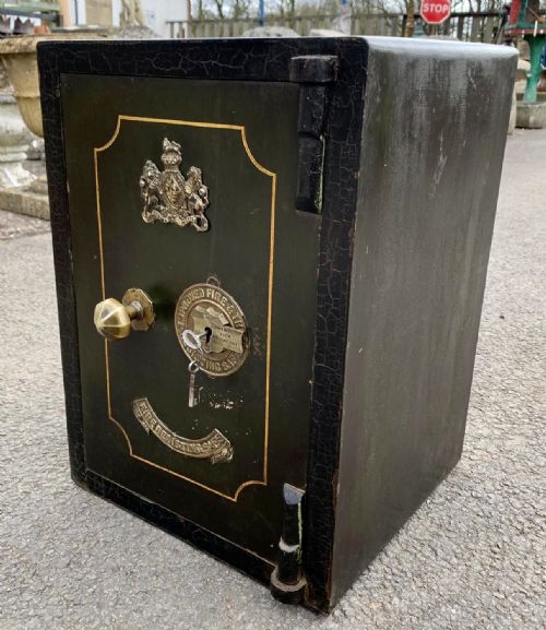 CIRCA 1920 SAFE IN ORIGINAL PAINT COMPLETE WITH KEYS FOR DOOR AND INTERNAL DRAWER - ADDITIONAL PHOTO 3