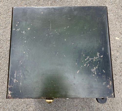 CIRCA 1920 SAFE IN ORIGINAL PAINT COMPLETE WITH KEYS FOR DOOR AND INTERNAL DRAWER - ADDITIONAL PHOTO 8