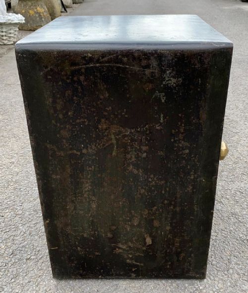 CIRCA 1920 SAFE IN ORIGINAL PAINT COMPLETE WITH KEYS FOR DOOR AND INTERNAL DRAWER - ADDITIONAL PHOTO 10