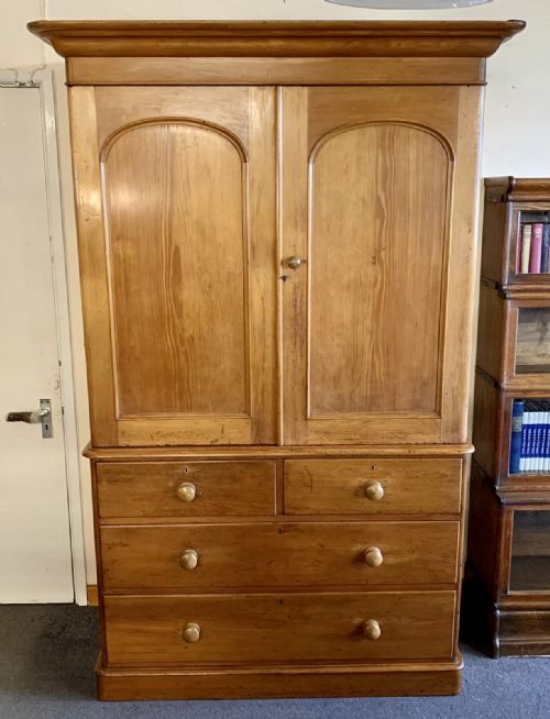 VICTORIAN PINE LINEN PRESS COMPLETE WITH KEY - ADDITIONAL PHOTO 1