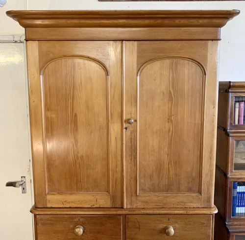 VICTORIAN PINE LINEN PRESS COMPLETE WITH KEY - ADDITIONAL PHOTO 3