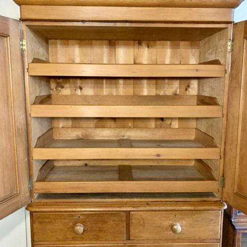 VICTORIAN PINE LINEN PRESS COMPLETE WITH KEY - ADDITIONAL PHOTO 4