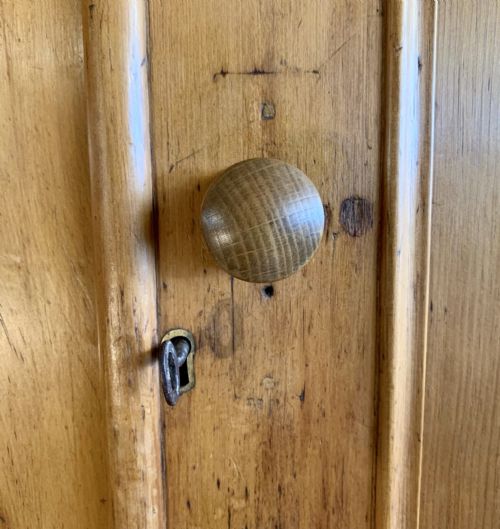 VICTORIAN PINE LINEN PRESS COMPLETE WITH KEY - ADDITIONAL PHOTO 6