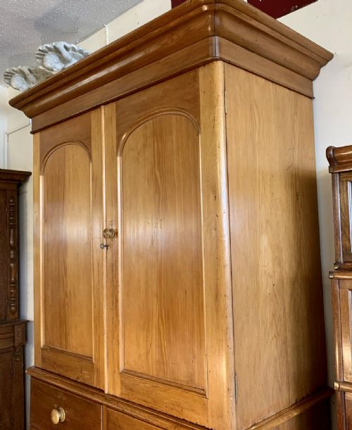 VICTORIAN PINE LINEN PRESS COMPLETE WITH KEY - ADDITIONAL PHOTO 12