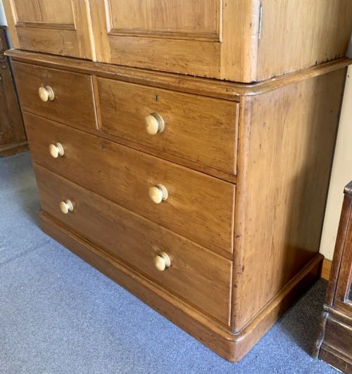 VICTORIAN PINE LINEN PRESS COMPLETE WITH KEY - ADDITIONAL PHOTO 13