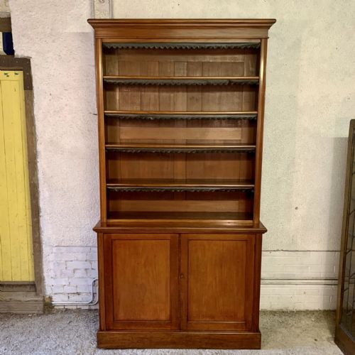 victorian mahogany bookcase complete with key - CATEGORY: ANTIQUE DRESSERS - DATED VICTORIAN