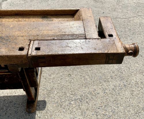 CIRCA 1900 LARGE PINE CARPENTER'S BENCH WITH BOTH VICES WORKING - ADDITIONAL PHOTO 7