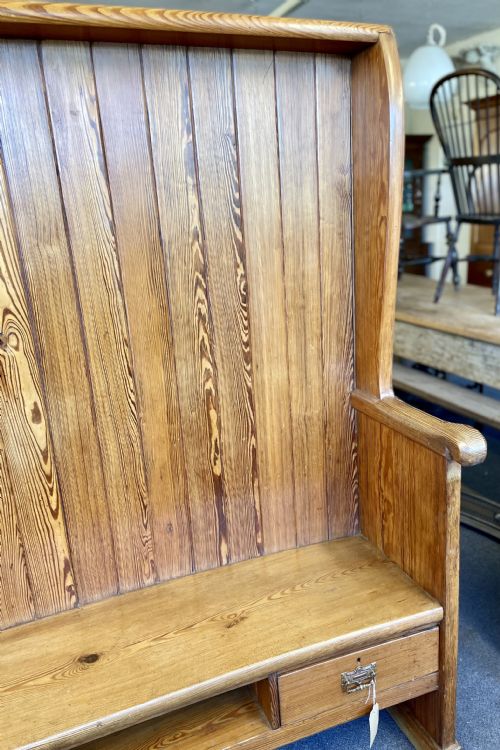 1920'S PINE BOW BACK SETTLE WITH 2 DRAWERS - ADDITIONAL PHOTO 4