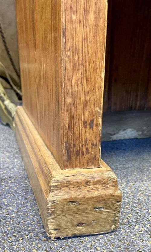 1920'S PINE BOW BACK SETTLE WITH 2 DRAWERS - ADDITIONAL PHOTO 13
