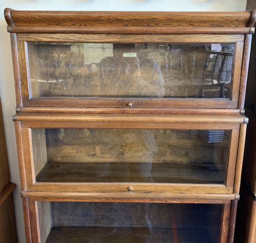 1920'S OAK GLOBE WERNICKE 4 SECTION BOOKCASE - ADDITIONAL PHOTO 2