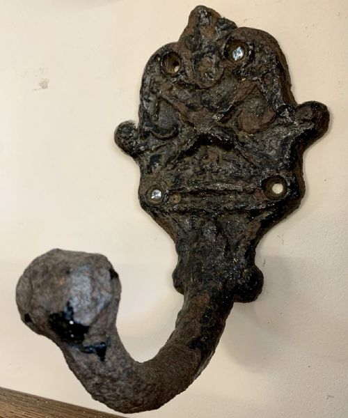 SET OF 8 VICTORIAN CAST IRON HOOKS - ADDITIONAL PHOTO 4