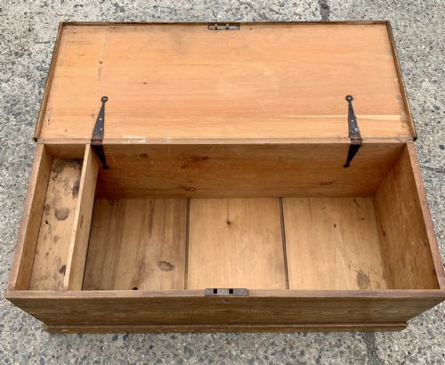 VICTORIAN PINE BLANKET BOX WITH INTERNAL CANDLE BOX AND A HIDDEN DRAWER - ADDITIONAL PHOTO 5