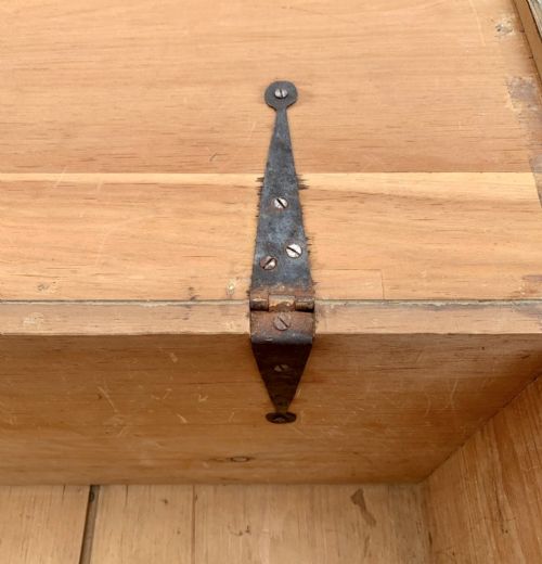 VICTORIAN PINE BLANKET BOX WITH INTERNAL CANDLE BOX AND A HIDDEN DRAWER - ADDITIONAL PHOTO 6
