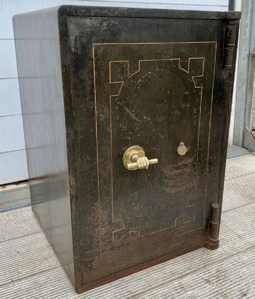 CIRCA 1920 SAFE IN ORIGINAL WELL WORN PAINT AND WITH KEYS FOR EXTERNAL AND INTERNAL LOCKS - ADDITIONAL PHOTO 2