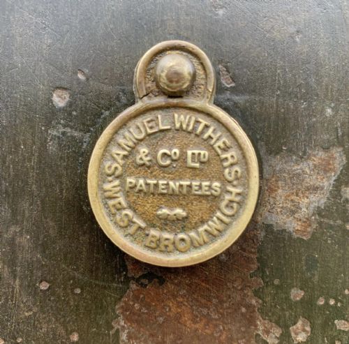 CIRCA 1920 SAFE IN ORIGINAL WELL WORN PAINT AND WITH KEYS FOR EXTERNAL AND INTERNAL LOCKS - ADDITIONAL PHOTO 13