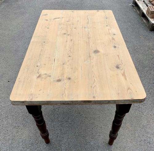 VICTORIAN PINE SCRUB TOP TABLE ON TURNED LEGS AND WITH SINGLE END DRAWER - ADDITIONAL PHOTO 3