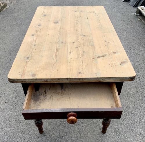 VICTORIAN PINE SCRUB TOP TABLE ON TURNED LEGS AND WITH SINGLE END DRAWER - ADDITIONAL PHOTO 4