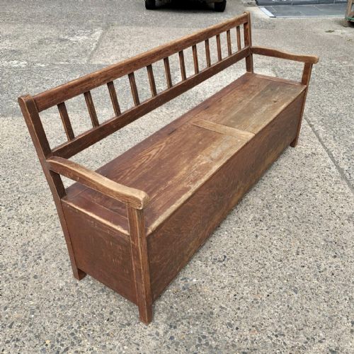 19th century pine box seat settle in original worn paint finish - CATEGORY: ANTIQUE FURNITURE - DATED 19TH CENTURY