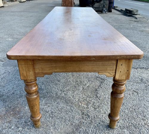 circa 1900 pine farmhouse kitchen table - CATEGORY: ANTIQUE TABLES - DATED 1900