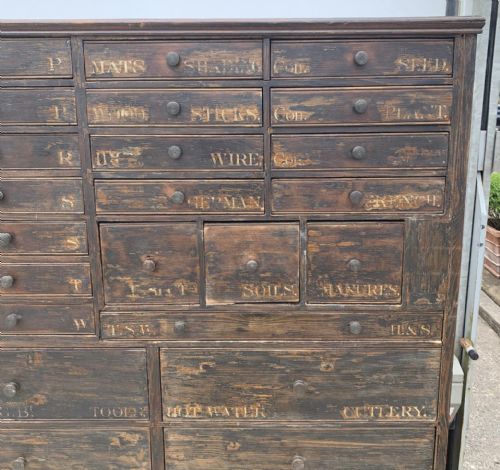 19TH CENTURY PINE BANK OF 43 DRAWERS AND 1 CUPBOARD IN ORIGINAL FINISH - ADDITIONAL PHOTO 5