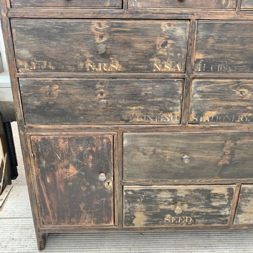 19TH CENTURY PINE BANK OF 43 DRAWERS AND 1 CUPBOARD IN ORIGINAL FINISH - ADDITIONAL PHOTO 6