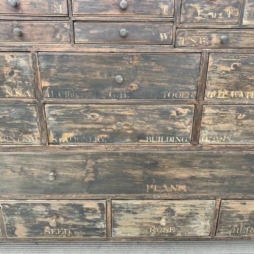 19TH CENTURY PINE BANK OF 43 DRAWERS AND 1 CUPBOARD IN ORIGINAL FINISH - ADDITIONAL PHOTO 7