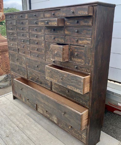 19TH CENTURY PINE BANK OF 43 DRAWERS AND 1 CUPBOARD IN ORIGINAL FINISH - ADDITIONAL PHOTO 9