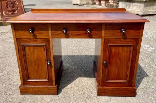 late victorian mahogany kneehole desk - CATEGORY: ANTIQUE DESKS - DATED 1900