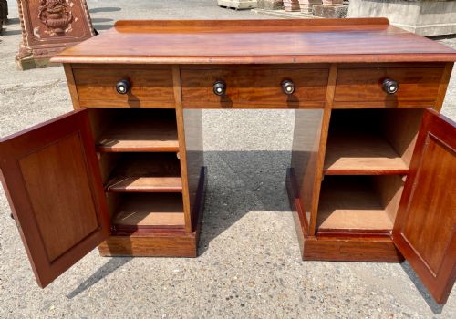 LATE VICTORIAN MAHOGANY KNEEHOLE DESK - ADDITIONAL PHOTO 8