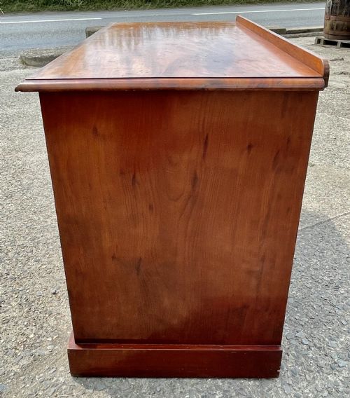 LATE VICTORIAN MAHOGANY KNEEHOLE DESK - ADDITIONAL PHOTO 12