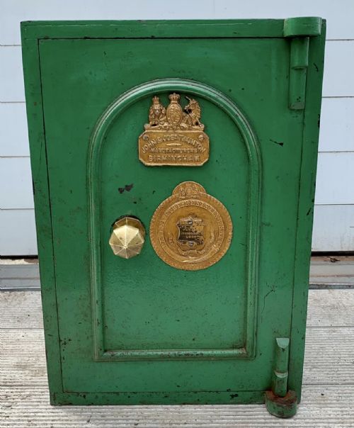 CIRCA 1900 JOHN JOSEPH TAUNTON SAFE COMPLETE WITH KEYS - ADDITIONAL PHOTO 1