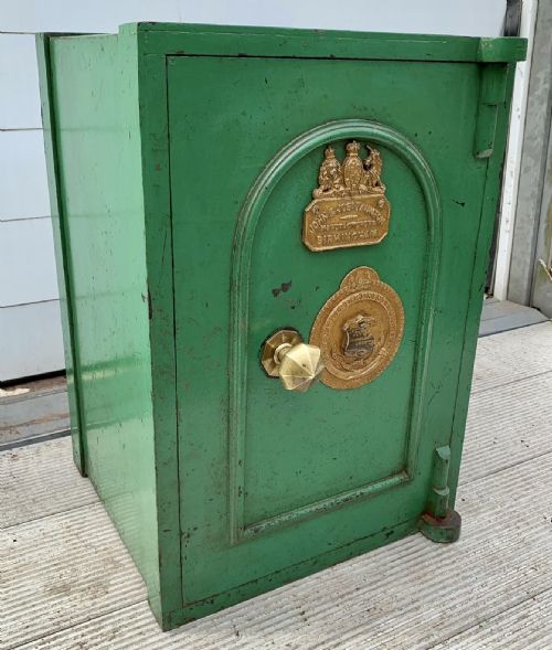 CIRCA 1900 JOHN JOSEPH TAUNTON SAFE COMPLETE WITH KEYS - ADDITIONAL PHOTO 2