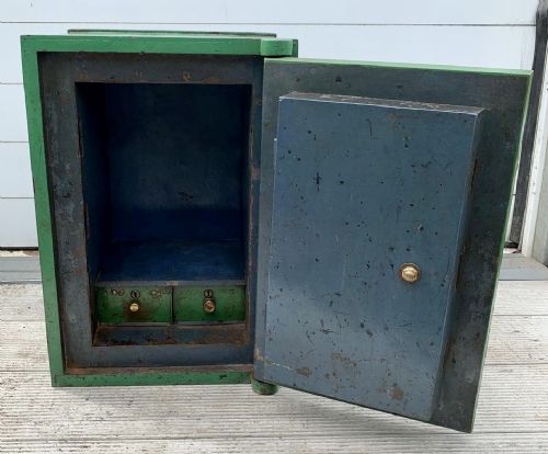 CIRCA 1900 JOHN JOSEPH TAUNTON SAFE COMPLETE WITH KEYS - ADDITIONAL PHOTO 4