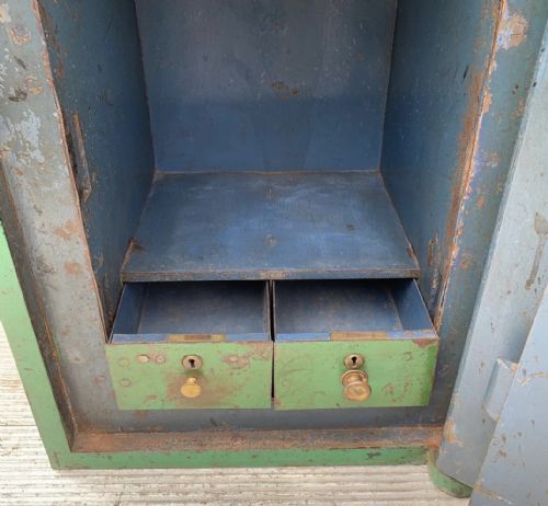CIRCA 1900 JOHN JOSEPH TAUNTON SAFE COMPLETE WITH KEYS - ADDITIONAL PHOTO 5