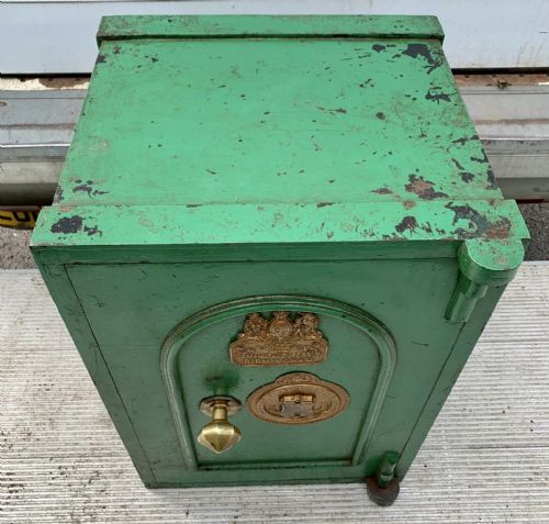 CIRCA 1900 JOHN JOSEPH TAUNTON SAFE COMPLETE WITH KEYS - ADDITIONAL PHOTO 7