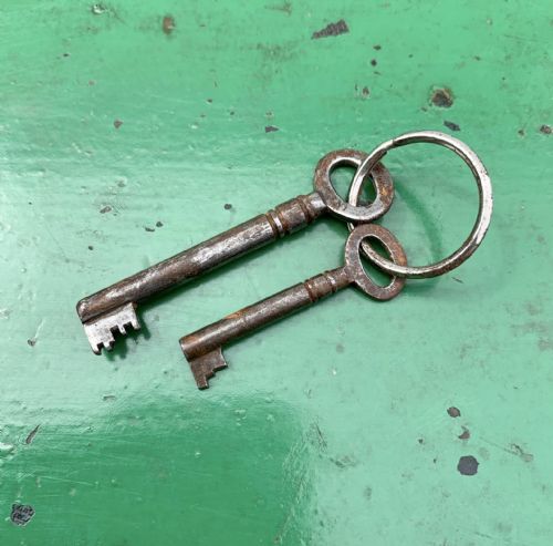 CIRCA 1900 JOHN JOSEPH TAUNTON SAFE COMPLETE WITH KEYS - ADDITIONAL PHOTO 11