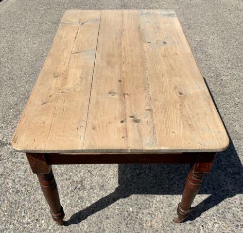 VICTORIAN PINE SCRUB TOP TABLE IN ORIGINAL STAINED FINISH - ADDITIONAL PHOTO 4