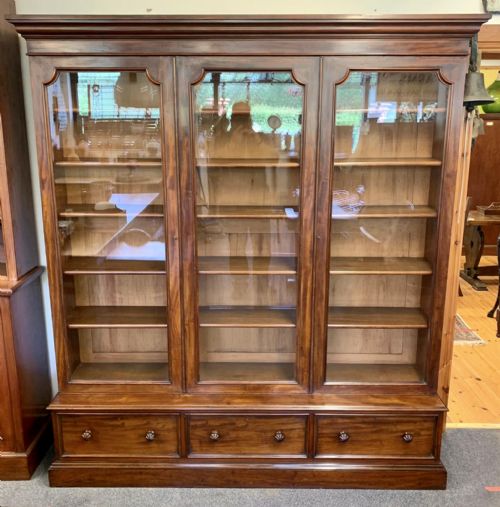 early victorian 1850 mahogany glazed bookcase complete with keys - CATEGORY: ANTIQUE BOOKCASES - DATED 1850