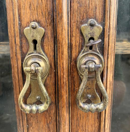 EDWARDIAN OAK GLAZED BOOKCASE COMPLETE WITH KEY - ADDITIONAL PHOTO 2