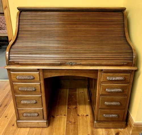 1920'S MAHOGANY ROLL TOP TWIN PEDESTAL DESK COMPLETE WITH ORIGINAL LOCK AND KEY - ADDITIONAL PHOTO 1