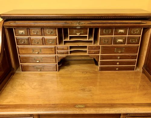 1920'S MAHOGANY ROLL TOP TWIN PEDESTAL DESK COMPLETE WITH ORIGINAL LOCK AND KEY - ADDITIONAL PHOTO 3