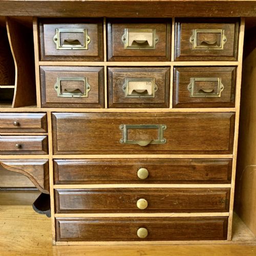 1920'S MAHOGANY ROLL TOP TWIN PEDESTAL DESK COMPLETE WITH ORIGINAL LOCK AND KEY - ADDITIONAL PHOTO 5