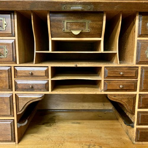 1920'S MAHOGANY ROLL TOP TWIN PEDESTAL DESK COMPLETE WITH ORIGINAL LOCK AND KEY - ADDITIONAL PHOTO 6