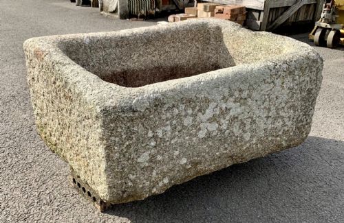 EARLY 19TH CENTURY CORNISH GRANITE TROUGH WITH UNUSUAL DRESSED CORNER SUPPORTS - ADDITIONAL PHOTO 1