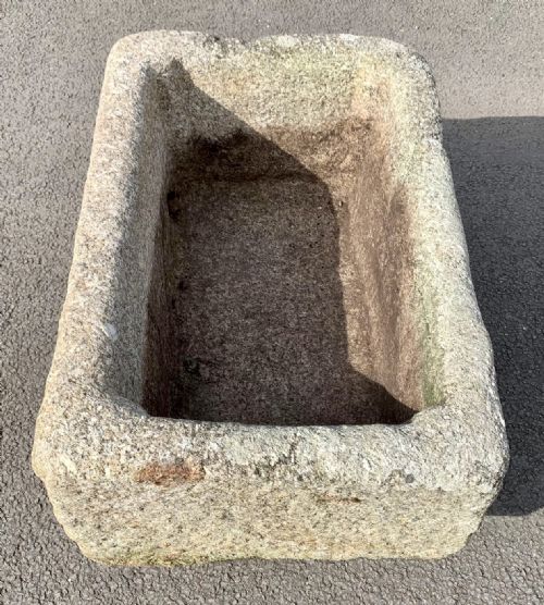 EARLY 19TH CENTURY CORNISH GRANITE TROUGH WITH UNUSUAL DRESSED CORNER SUPPORTS - ADDITIONAL PHOTO 4