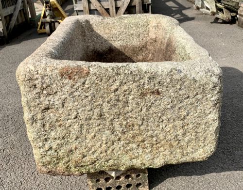 EARLY 19TH CENTURY CORNISH GRANITE TROUGH WITH UNUSUAL DRESSED CORNER SUPPORTS - ADDITIONAL PHOTO 6