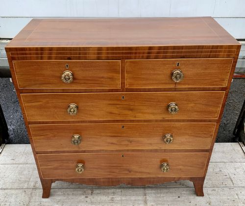 GEORGIAN MAHOGANY CHEST OF DRAWERS WITH BOXWOOD INLAY ORIGINAL BRASS HANDLES AND BRACKET FEET - ADDITIONAL PHOTO 1