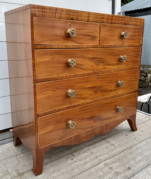 GEORGIAN MAHOGANY CHEST OF DRAWERS WITH BOXWOOD INLAY ORIGINAL BRASS HANDLES AND BRACKET FEET - ADDITIONAL PHOTO 2