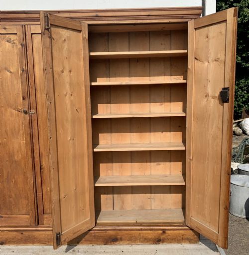VICTORIAN PINE CHURCH BIBLE OR PRAYER BOOK 4 DOOR CUPBOARD - ADDITIONAL PHOTO 5