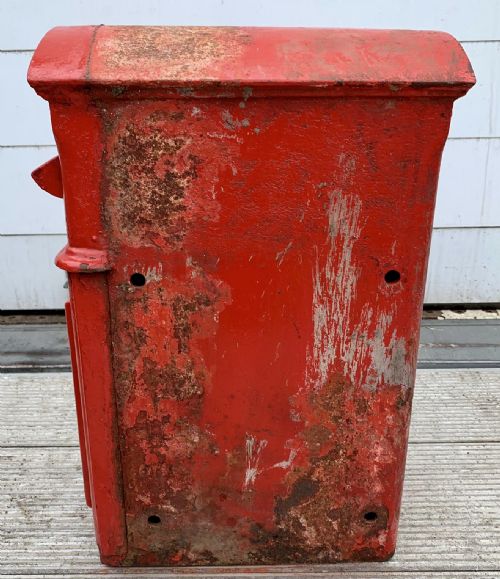 AN ORIGINAL GEORGE VI CAST IRON POST BOX WITH ORIGINAL ENAMEL COLLECTION PLATE - ADDITIONAL PHOTO 6